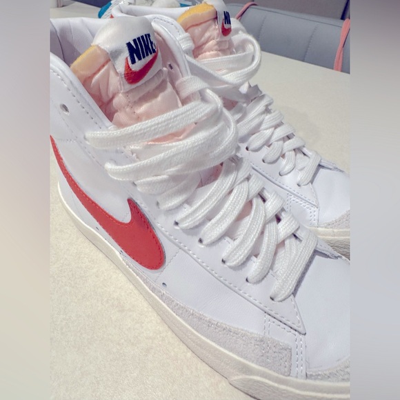 Nike blazer. Size 5 - Picture 5 of 14